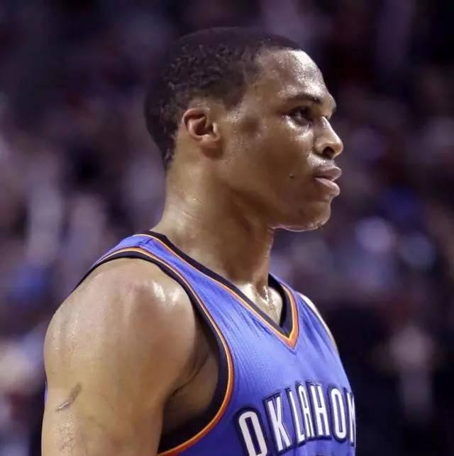 NBA看着心疼的伤病画面！威少脸骨被打凹陷乔治小腿90度骨折