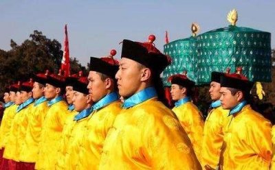 ​清朝和珅有几件黄马褂（古代历史上黄马褂有什么权限）