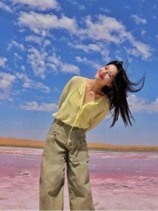 向佐女装扮相引热议：流量背后的娱乐圈拼搏与无奈