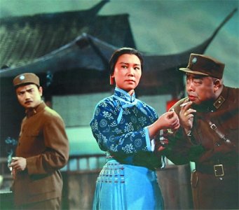 ​1994年，“阿庆嫂”洪雪飞为2千元到新疆演出，不幸命丧戈壁