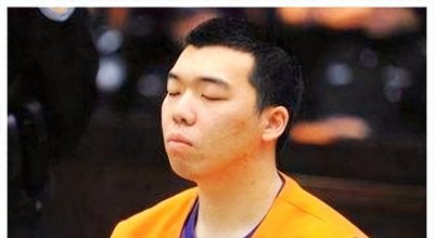 ​回顾富二代60刀杀妻后获死缓，入狱后五次伤人，法官评其多年罕见