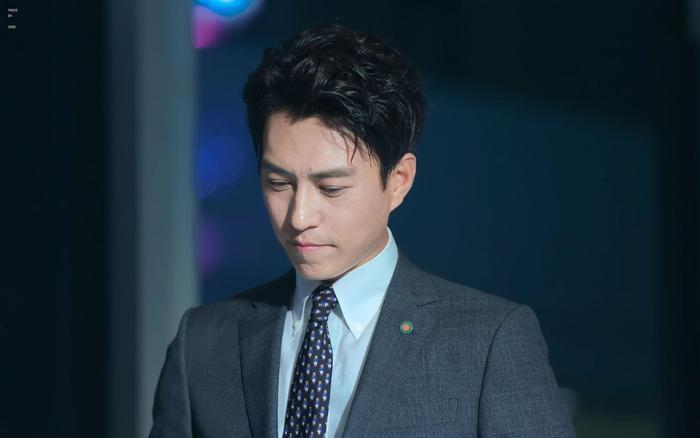 靳东首谈“人设崩塌”害怕过已释怀,直言:我跟娱乐圈毫无关系