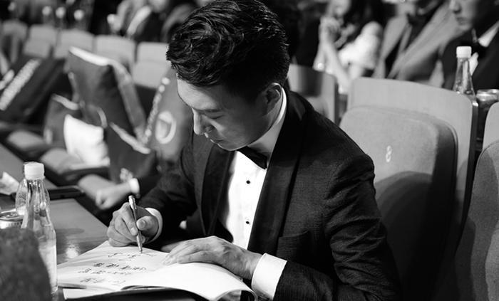 靳东首谈“人设崩塌”害怕过已释怀,直言:我跟娱乐圈毫无关系