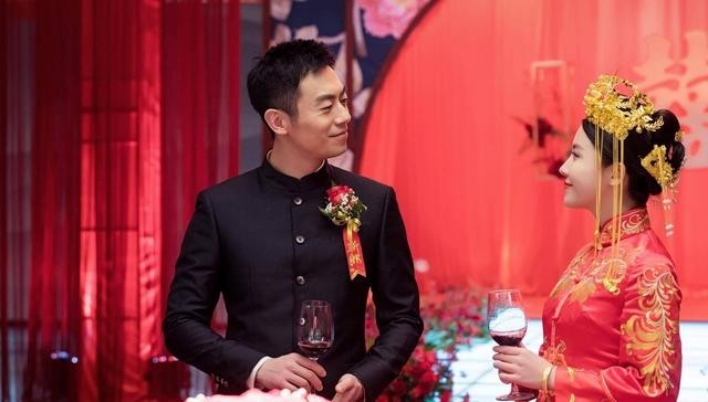 邹承恩赖猫的狮子倒影(赖猫的狮子倒影) 邹承恩 狮子 第1张