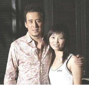 1996年，白雪宣布和杨坤分手，临别前，她扯下脖子...