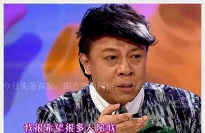 ​曝蔡康永换新欢，与年轻男友一起遛狗约会，难道蔡康永是通讯录？