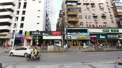 ​打卡武汉城区热门美食街：藏在汉口闹市，小吃店一个比一个吸引人